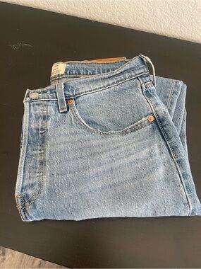 Levis 501 crop jeans
